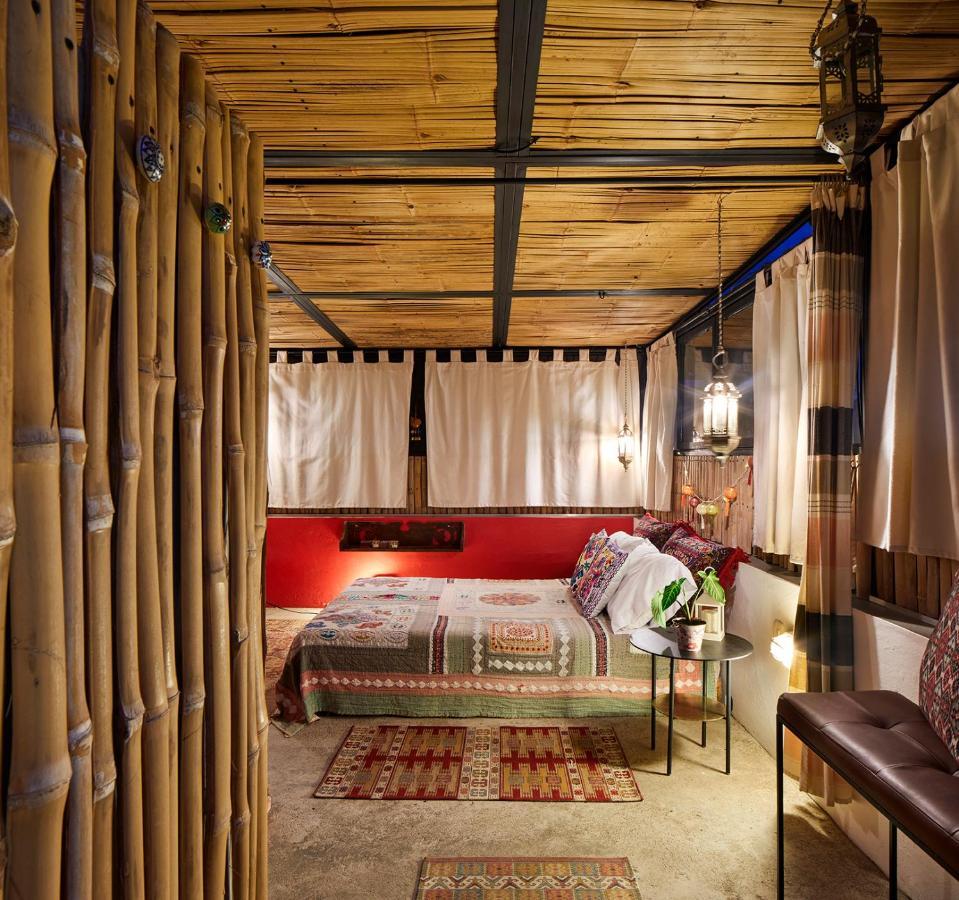Bed and Breakfast Casa Amberes Гонда Экстерьер фото