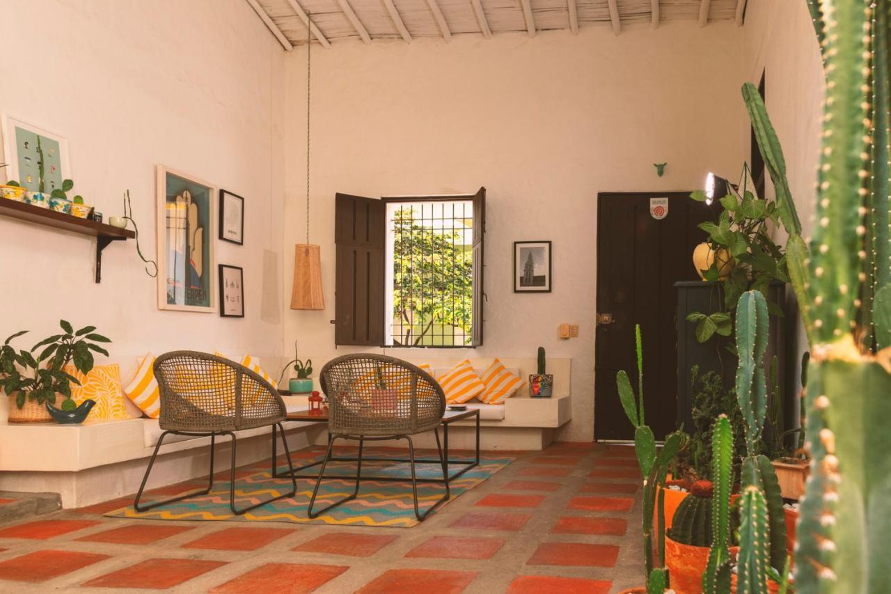 Bed and Breakfast Casa Amberes Гонда Экстерьер фото