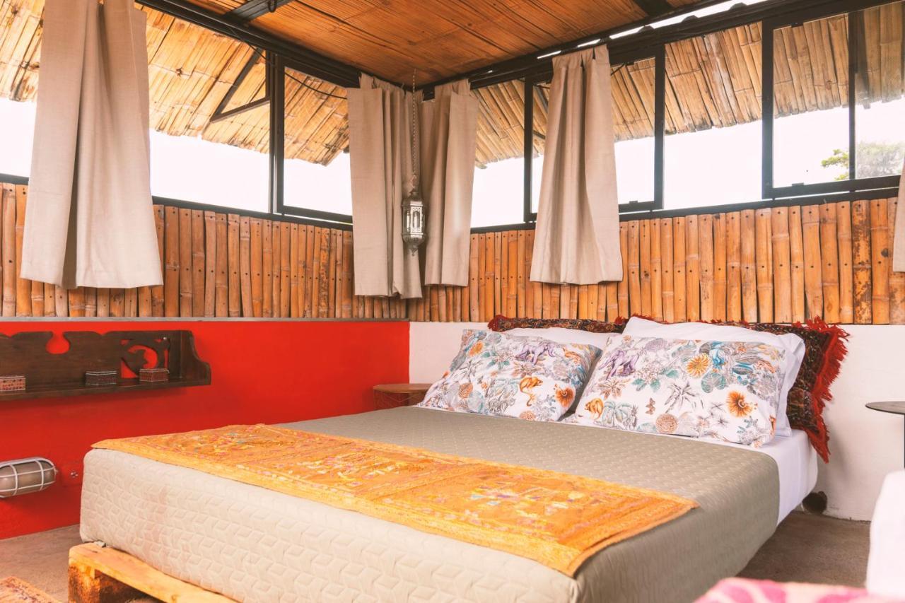 Bed and Breakfast Casa Amberes Гонда Экстерьер фото