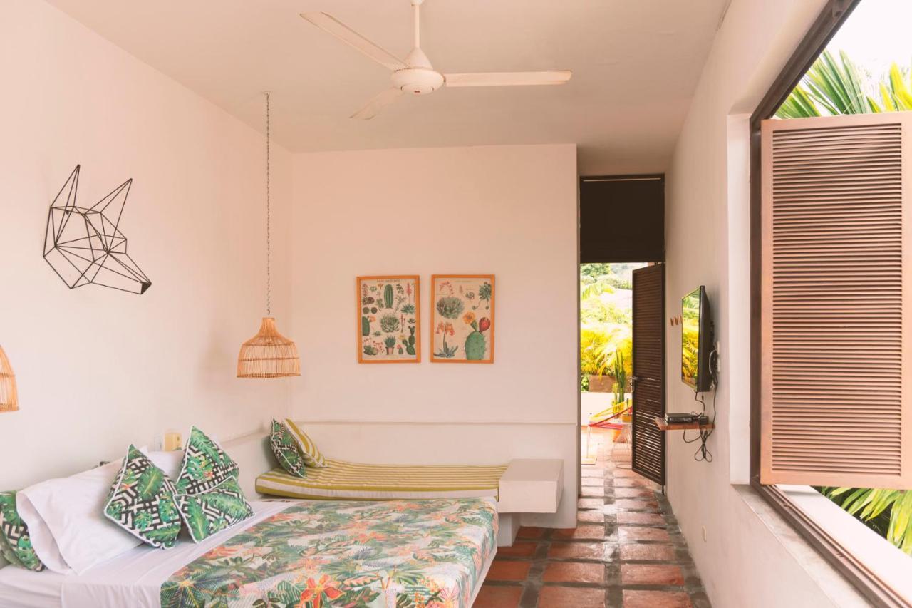 Bed and Breakfast Casa Amberes Гонда Экстерьер фото