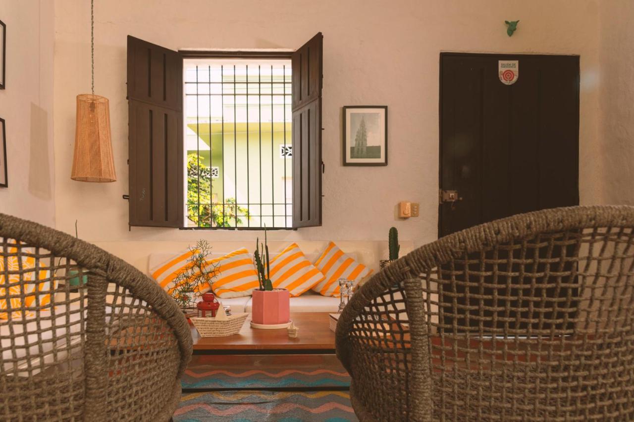 Bed and Breakfast Casa Amberes Гонда Экстерьер фото